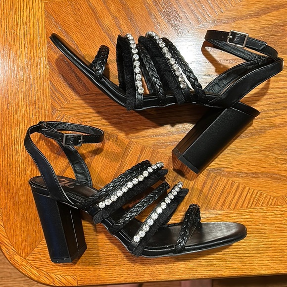 💥$10 SALE💥 NEW! BEAUTIFUL Journee Collection Ziggy Ankle Wrap Heels Size 7.5 - Picture 2 of 9